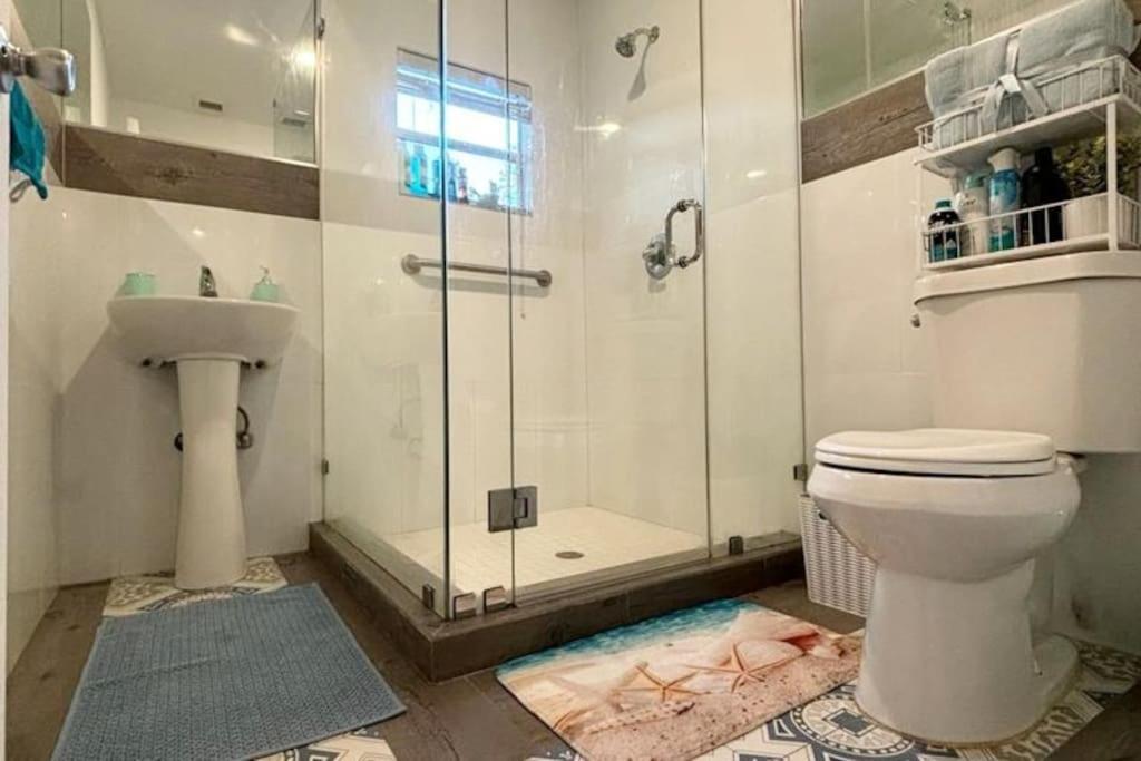 Queen Bedroom In Location! Is Shared In A 2 - Parking, Laundry And Drop Off Lugagge ! Apartamento *