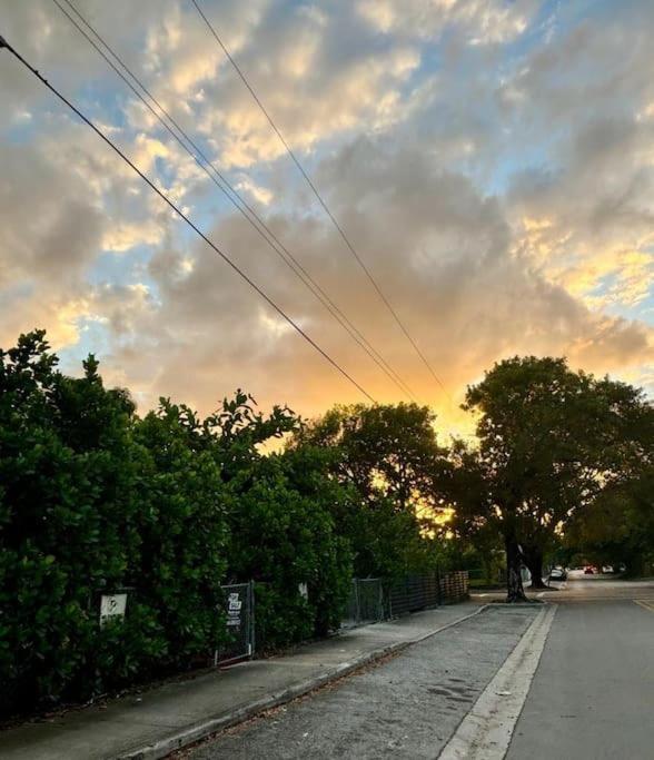 Apartamento Queen Bedroom In Location! Is Shared In A 2 - Parking, Laundry And Drop Off Lugagge ! Miami