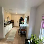 Queen Bedroom In Best Location! Apartment Is Shared In A 2 Rooms Apt - Parking, Laundry And Drop Off Lugagge !